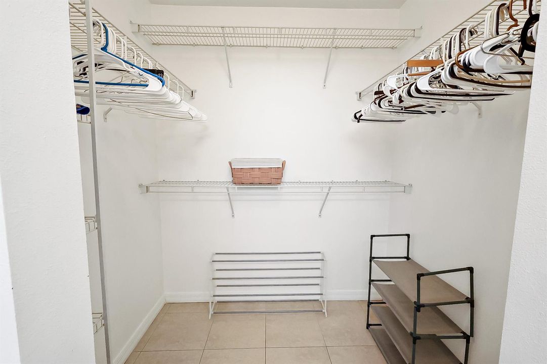 MASTER WALKIN CLOSET