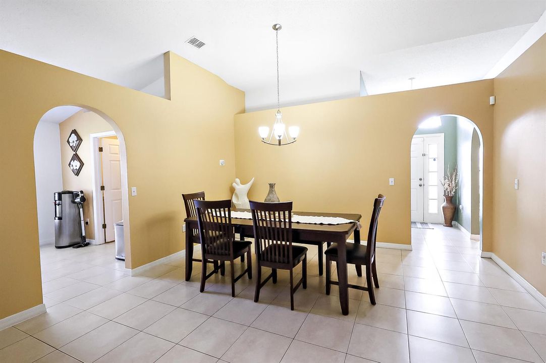 FORMAL DINING