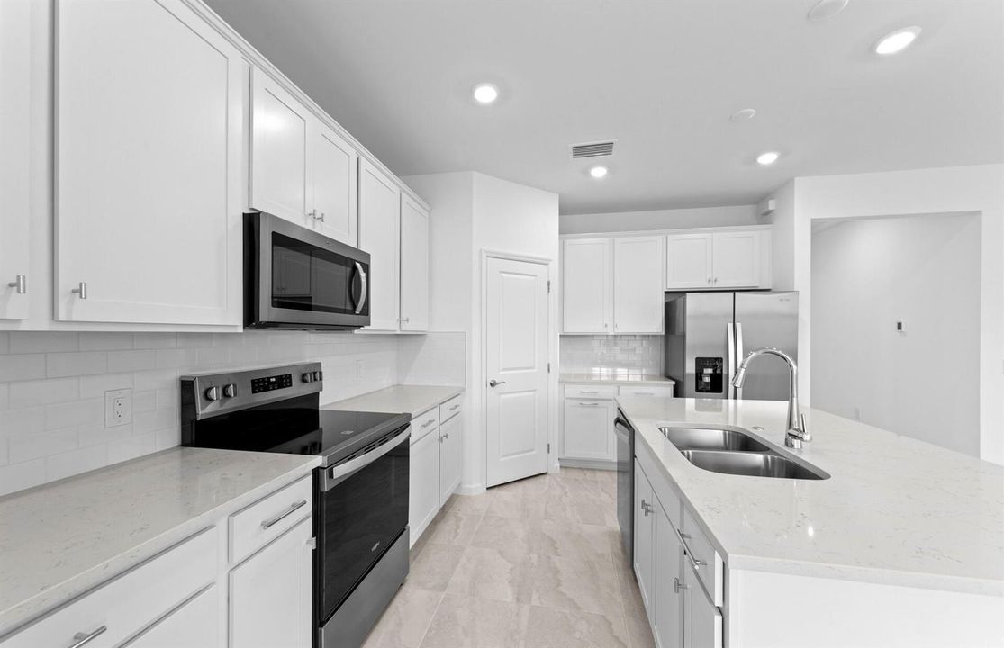 SWFL_HML_Cedar_12403_Kitchen
