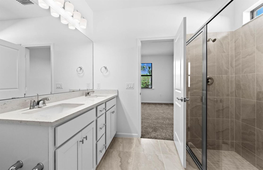 SWFL_HML_Cedar_12403_OwnersBath