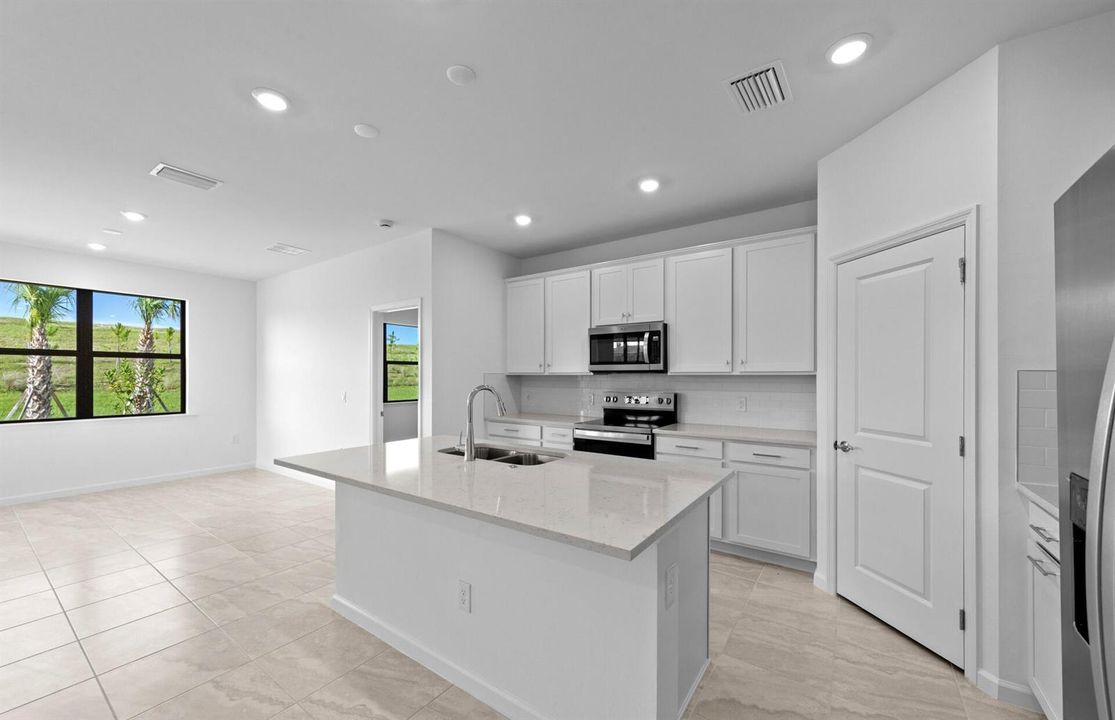SWFL_HML_Cedar_12403_Kitchen2
