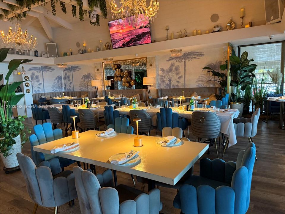 Onsite Indoor/Outdoor Dining