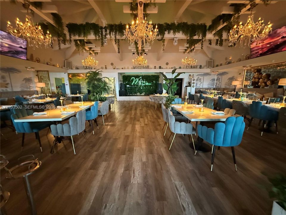 Onsite Indoor/Outdoor Dining