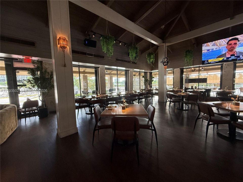 Onsite Indoor/Outdoor Dining