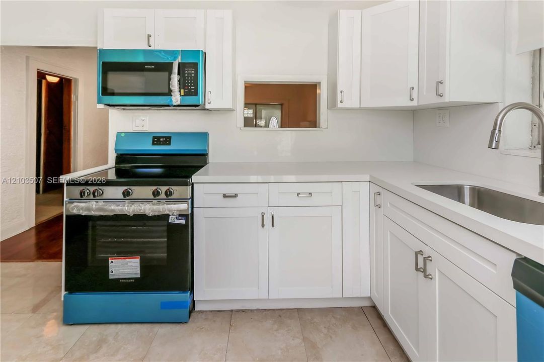For Sale: $595,000 (3 beds, 2 baths, 1367 Square Feet)