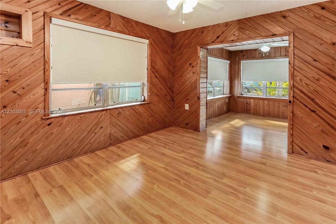 For Sale: $595,000 (3 beds, 2 baths, 1367 Square Feet)