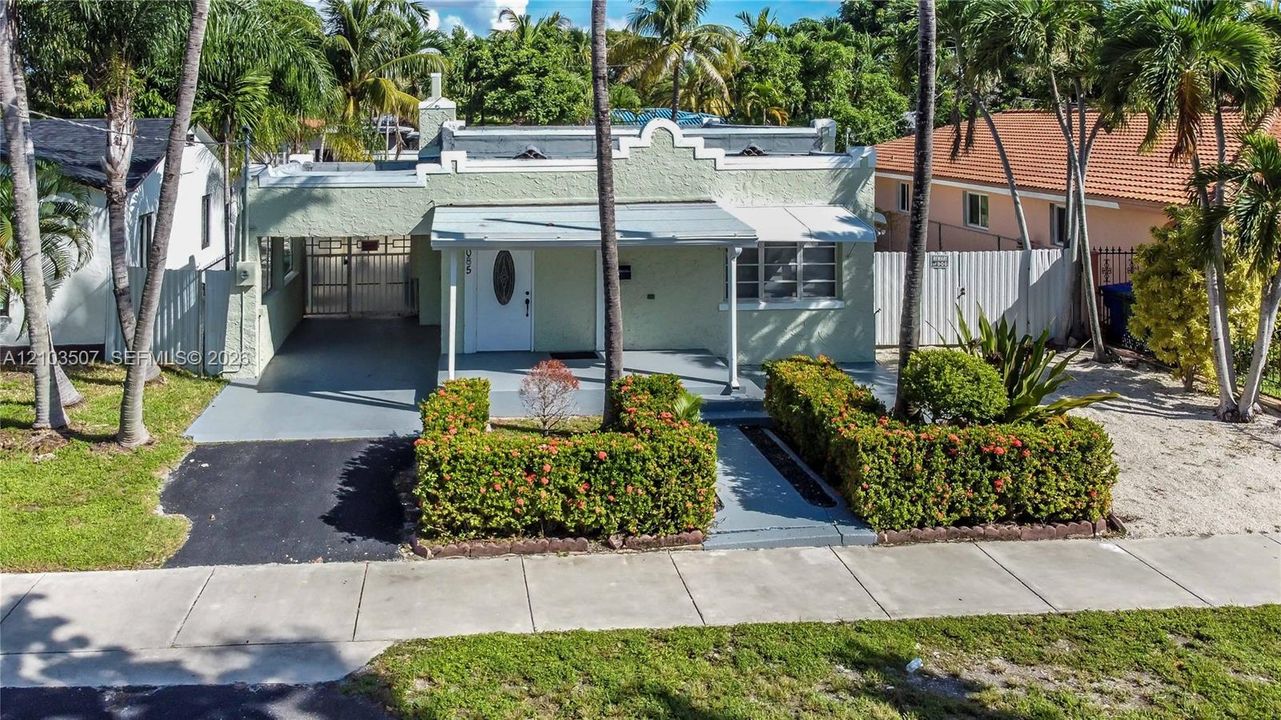 For Sale: $595,000 (3 beds, 2 baths, 1367 Square Feet)