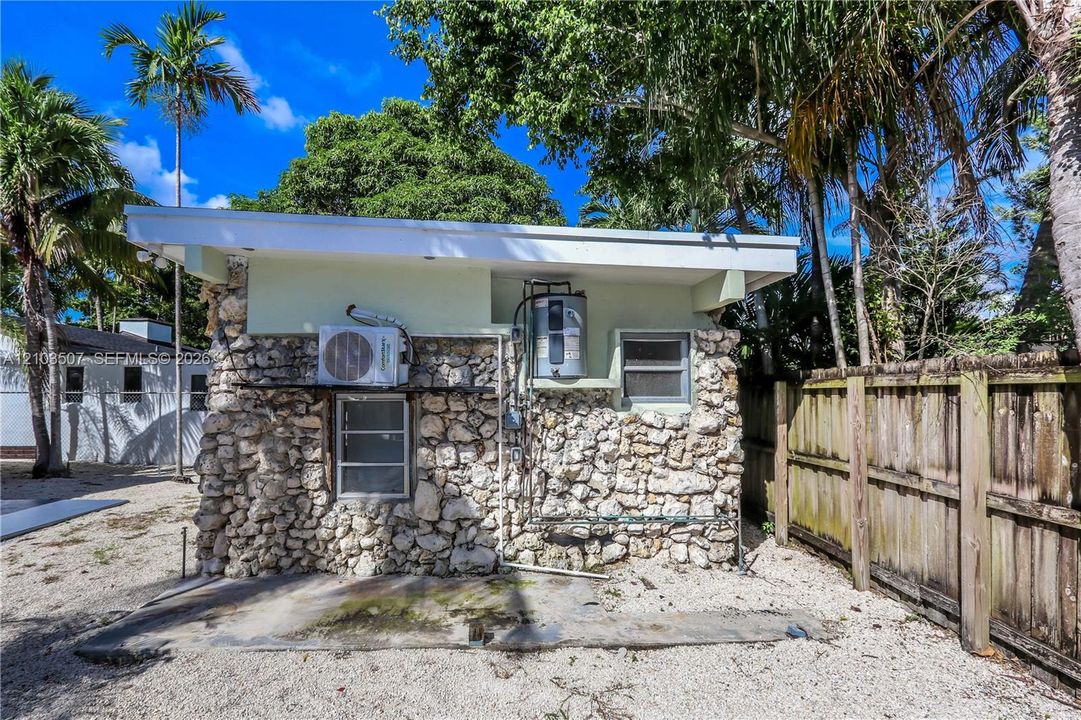For Sale: $595,000 (3 beds, 2 baths, 1367 Square Feet)