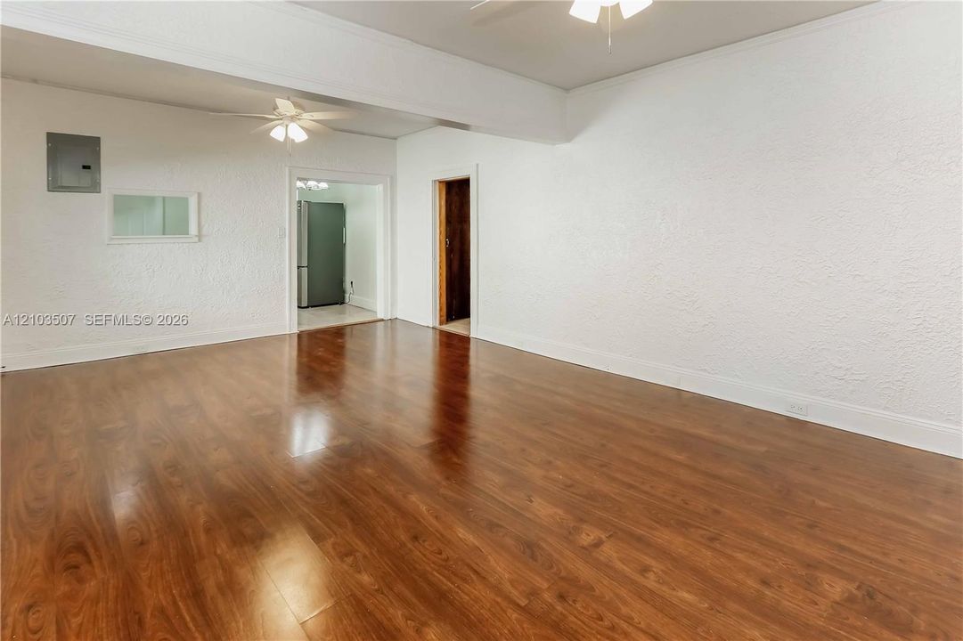 For Sale: $595,000 (3 beds, 2 baths, 1367 Square Feet)