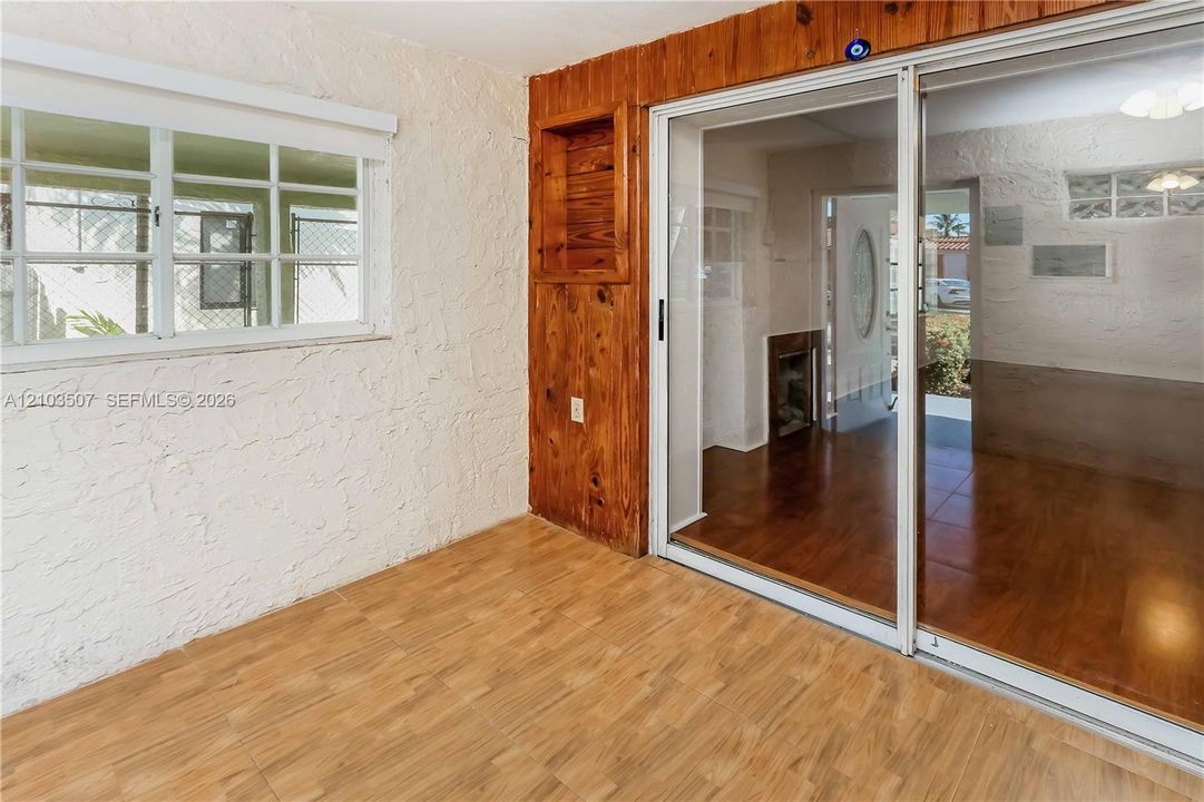 For Sale: $595,000 (3 beds, 2 baths, 1367 Square Feet)