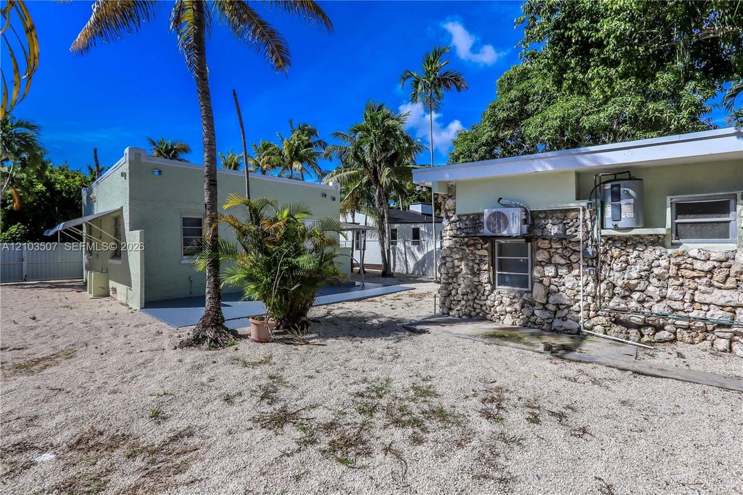 For Sale: $595,000 (3 beds, 2 baths, 1367 Square Feet)