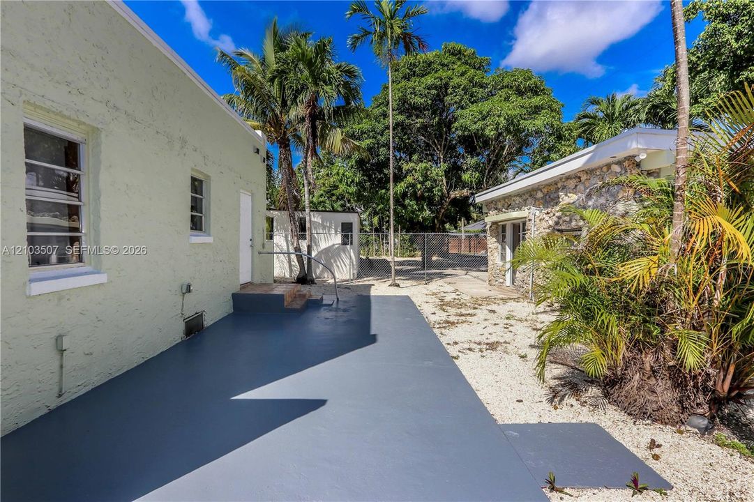 For Sale: $595,000 (3 beds, 2 baths, 1367 Square Feet)