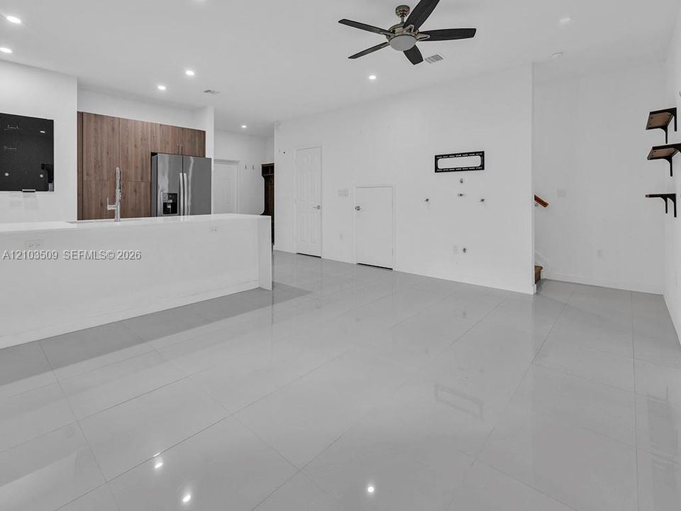 В аренду: $3,900 (3 спален, 2 ванн, 1391 Квадратных фут)