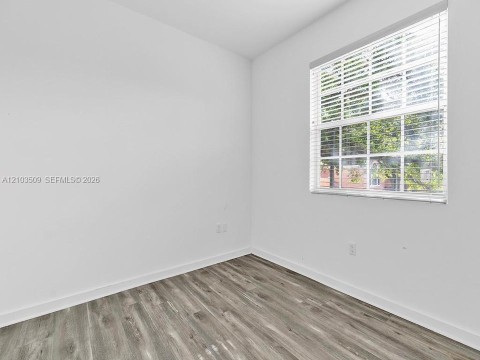 В аренду: $3,900 (3 спален, 2 ванн, 1391 Квадратных фут)