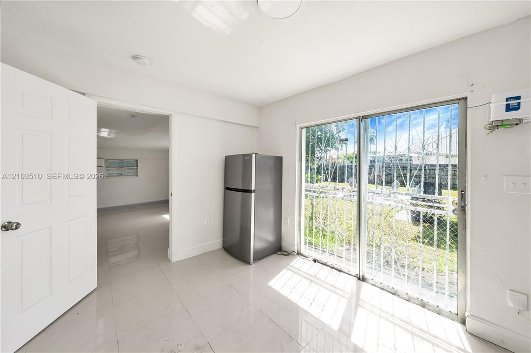 For Rent: $3,700 (3 beds, 3 baths, 2135 Square Feet)