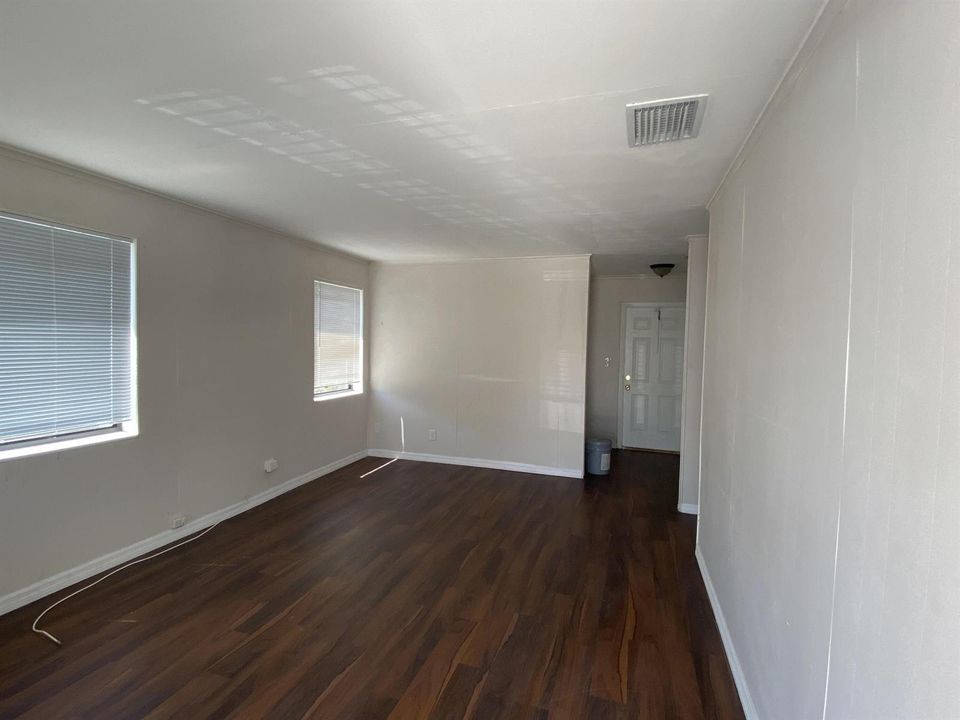816 W 4th St 3