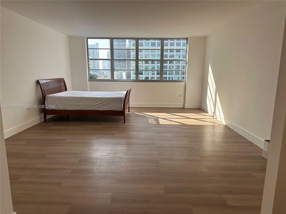 На продажу: $279,900 (0 спален, 1 ванн, 580 Квадратных фут)