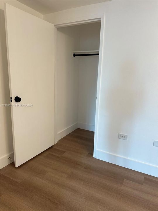 На продажу: $279,900 (0 спален, 1 ванн, 580 Квадратных фут)
