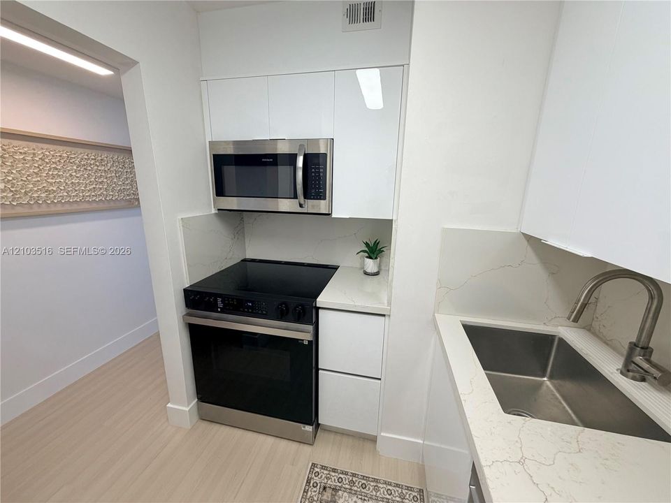 For Sale: $415,000 (0 beds, 1 baths, 518 Square Feet)