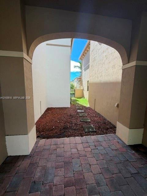 En Venta: $519,000 (3 camas, 2 baños, 1895 Pies cuadrados)