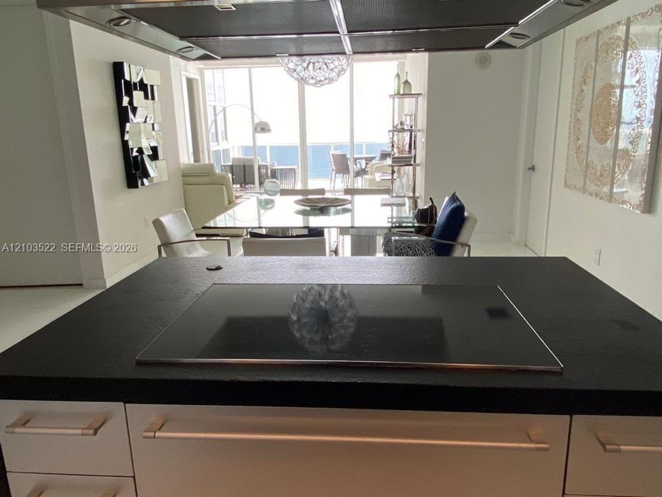 В аренду: $7,900 (2 спален, 2 ванн, 1614 Квадратных фут)