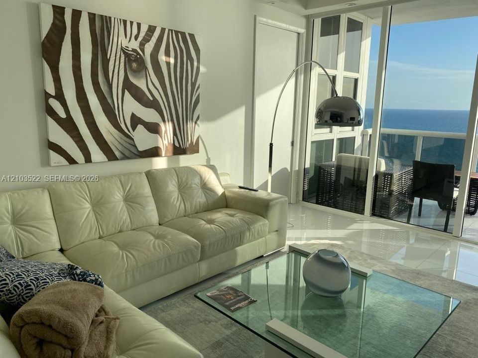 В аренду: $7,900 (2 спален, 2 ванн, 1614 Квадратных фут)