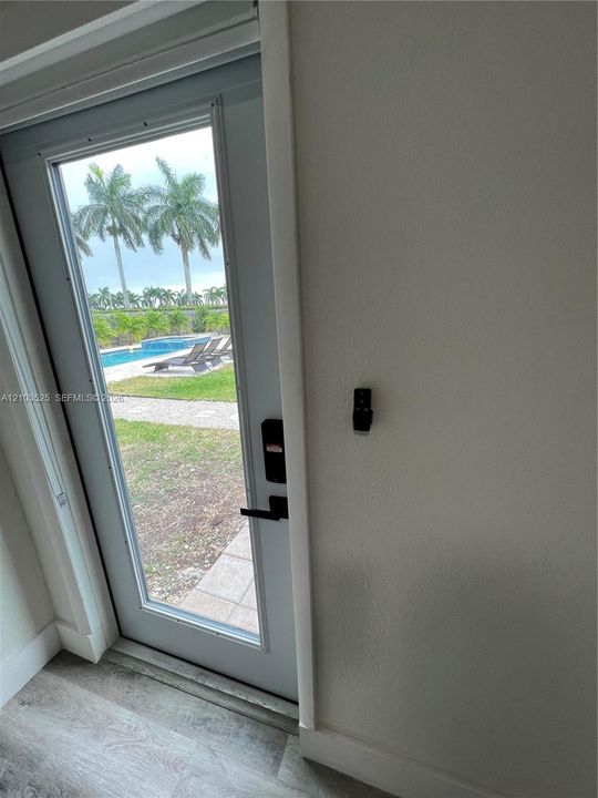 For Rent: $1,190 (1 beds, 1 baths, 2160 Square Feet)