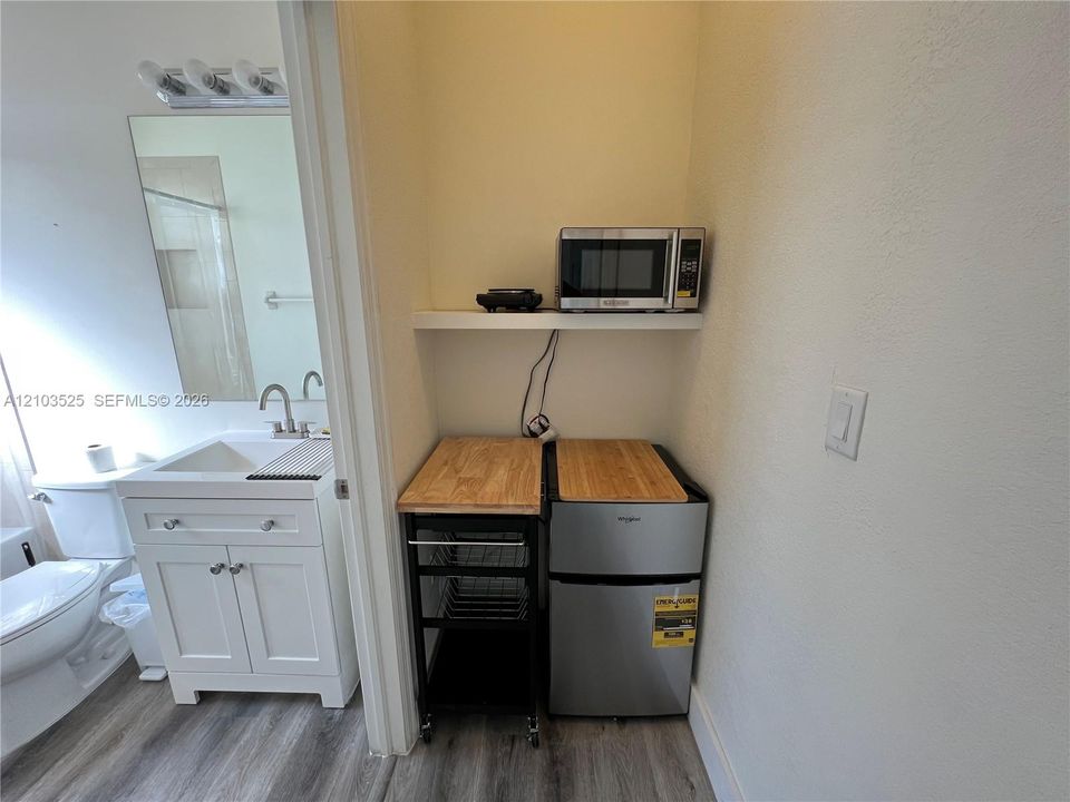 For Rent: $1,190 (1 beds, 1 baths, 2160 Square Feet)