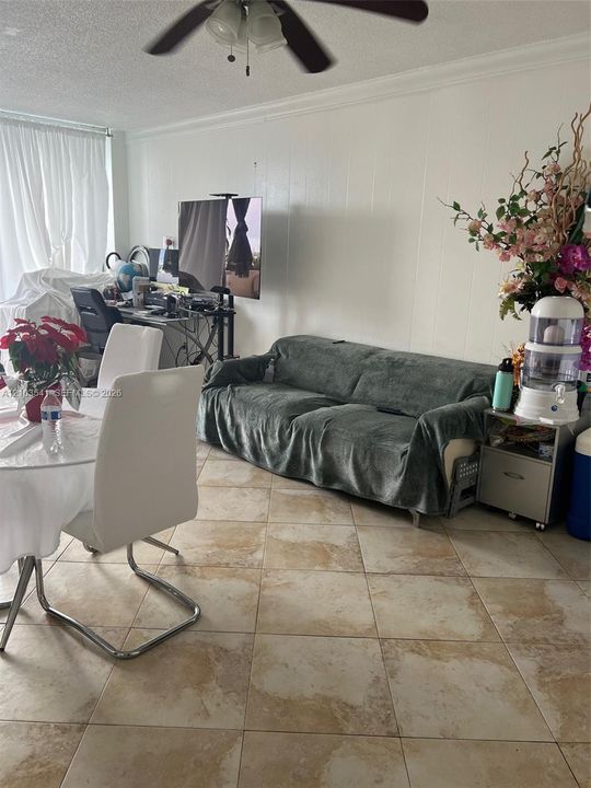 В аренду: $1,900 (1 спален, 1 ванн, 806 Квадратных фут)