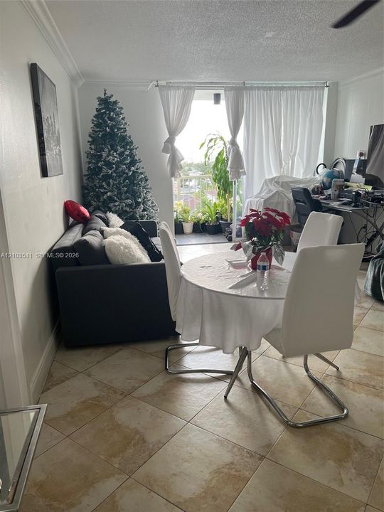 В аренду: $1,900 (1 спален, 1 ванн, 806 Квадратных фут)