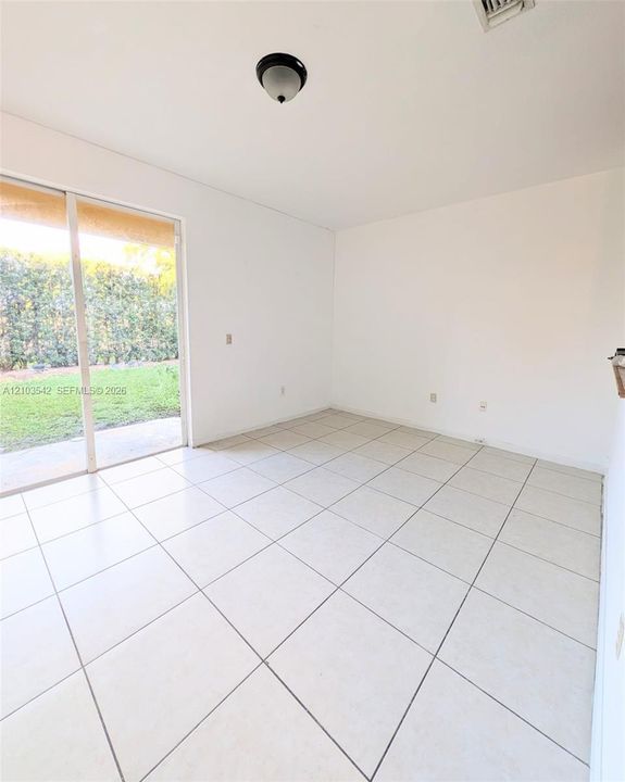 For Rent: $2,575 (4 beds, 2 baths, 1384 Square Feet)