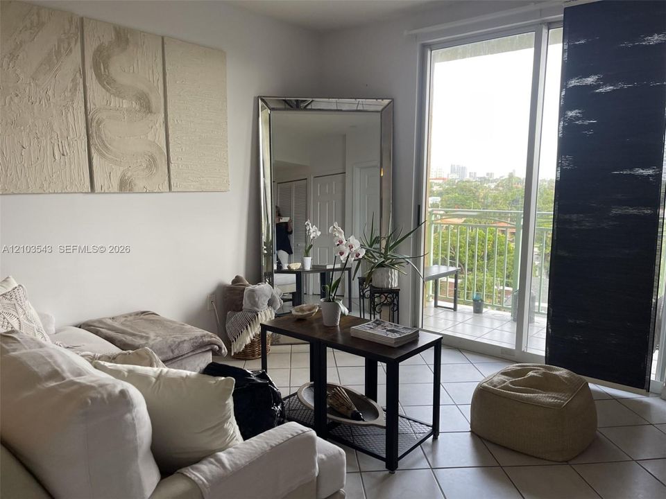 For Rent: $2,750 (2 beds, 2 baths, 828 Square Feet)