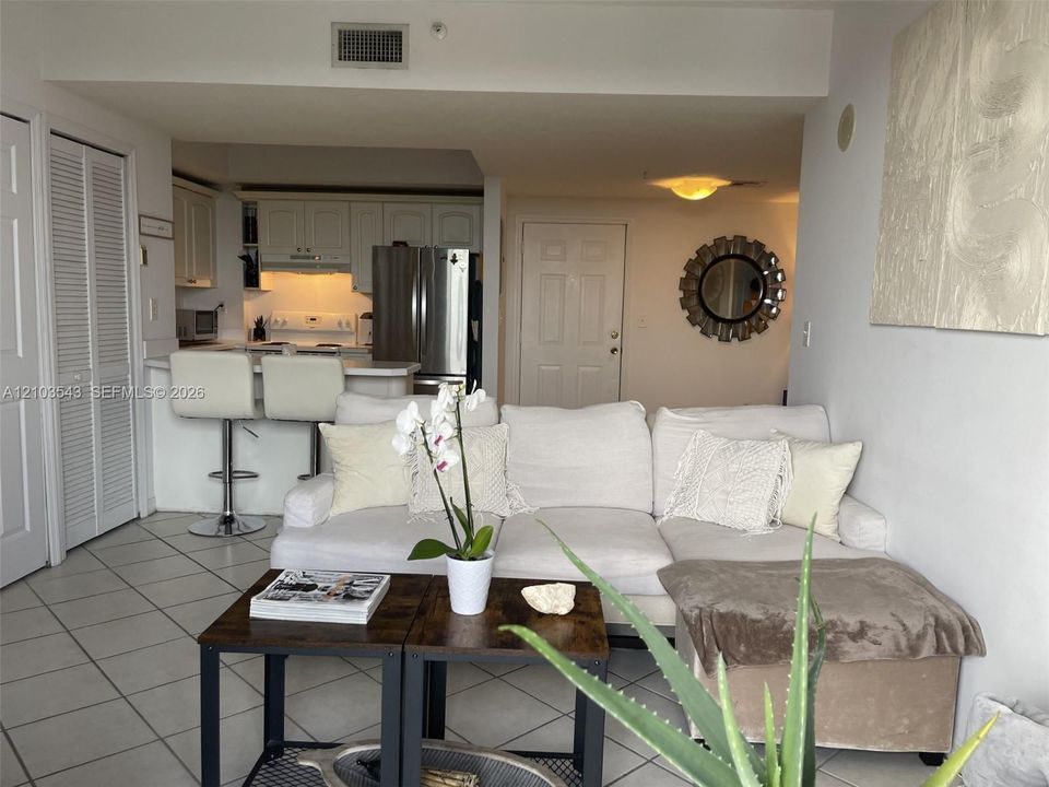 For Rent: $2,750 (2 beds, 2 baths, 828 Square Feet)