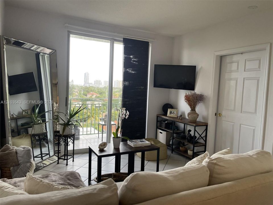 For Rent: $2,750 (2 beds, 2 baths, 828 Square Feet)