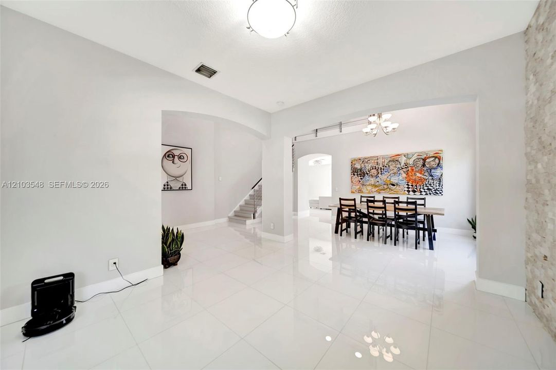 En Renta: $8,500 (5 camas, 4 baños, 3041 Pies cuadrados)