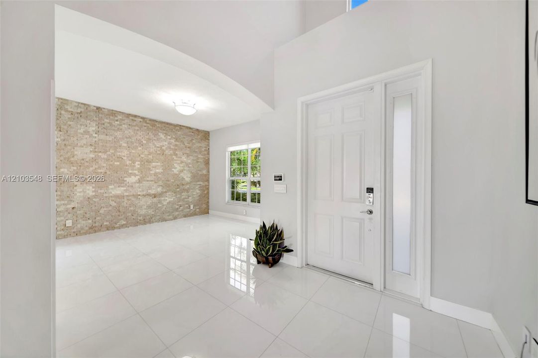 En Renta: $8,500 (5 camas, 4 baños, 3041 Pies cuadrados)