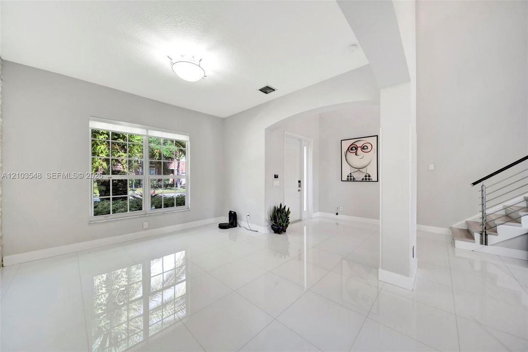 En Renta: $8,500 (5 camas, 4 baños, 3041 Pies cuadrados)