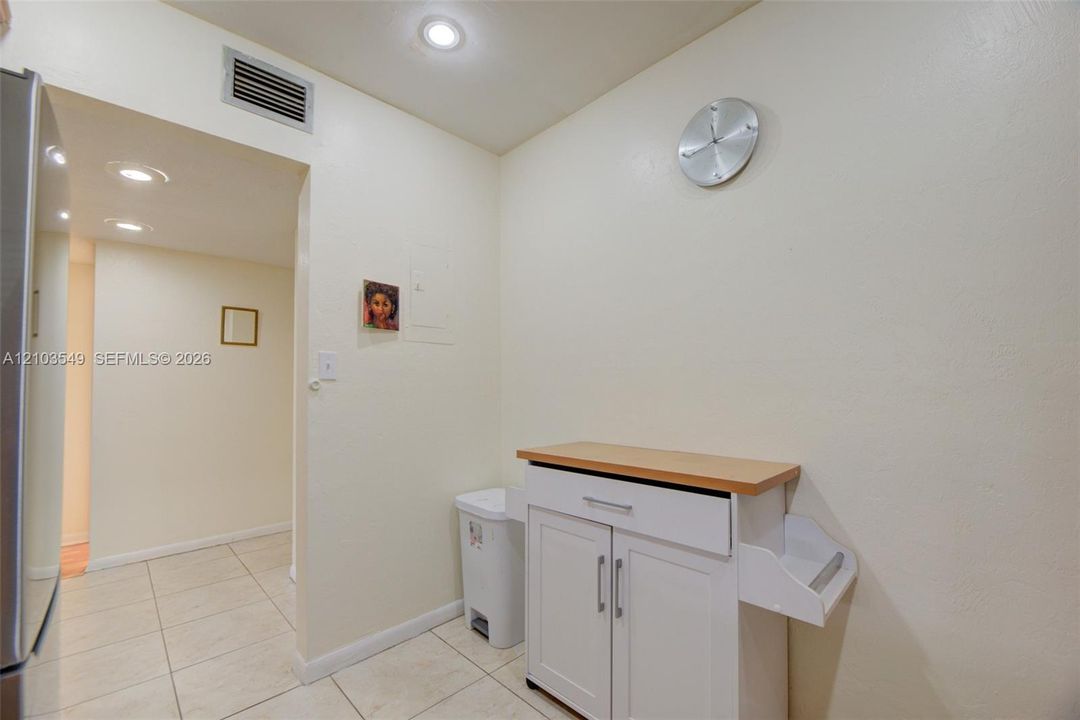 For Rent: $1,650 (1 beds, 1 baths, 750 Square Feet)