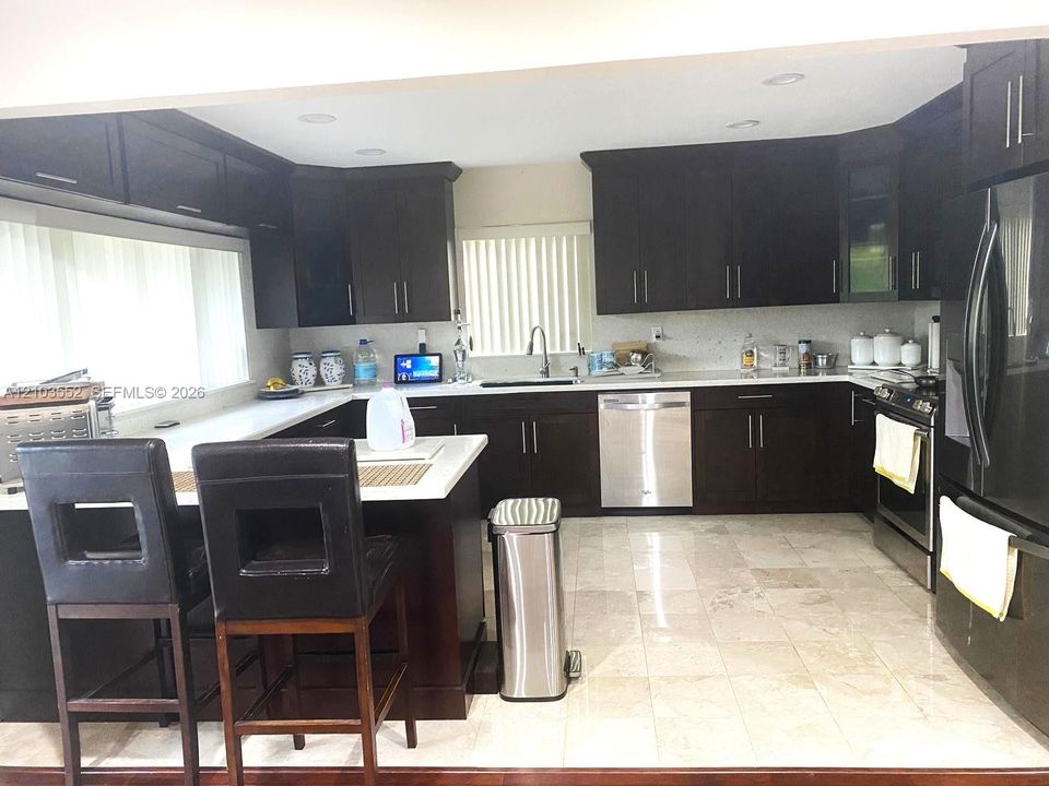 В аренду: $4,500 (4 спален, 3 ванн, 2504 Квадратных фут)