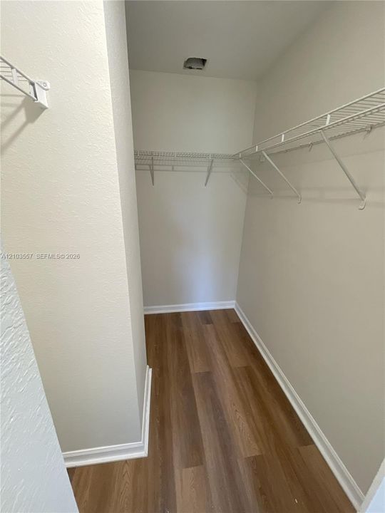 В аренду: $2,300 (3 спален, 3 ванн, 1423 Квадратных фут)