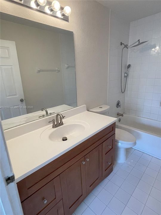 В аренду: $2,300 (3 спален, 3 ванн, 1423 Квадратных фут)