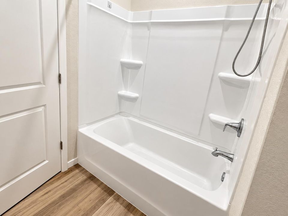 2nd Bathtub shower