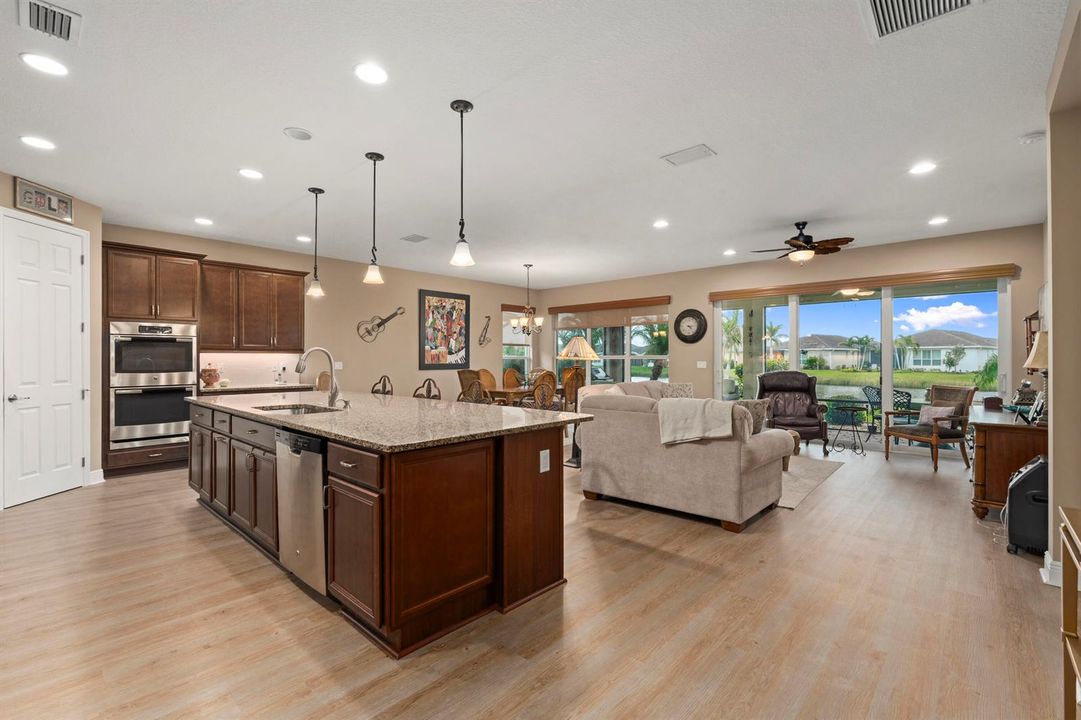 Open Living Area w/ 10' Ceilings