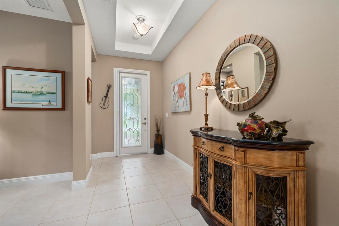 Entryway - 8' Front Door