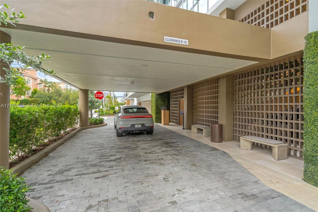 24/7 Valet & Transportation Entrance.