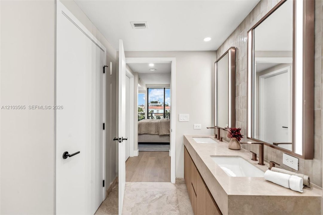 En Renta: $12,990 (1 camas, 1 baños, 1079 Pies cuadrados)
