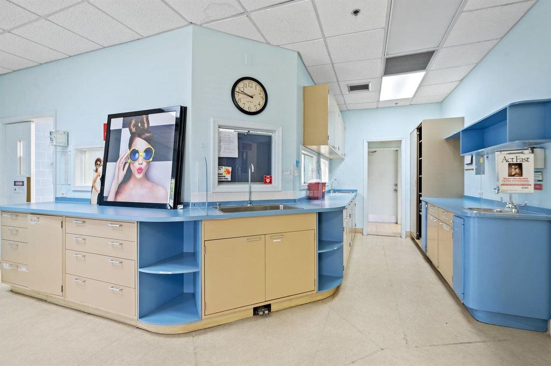 46-web-or-mls-1501-presidential-way-9-11