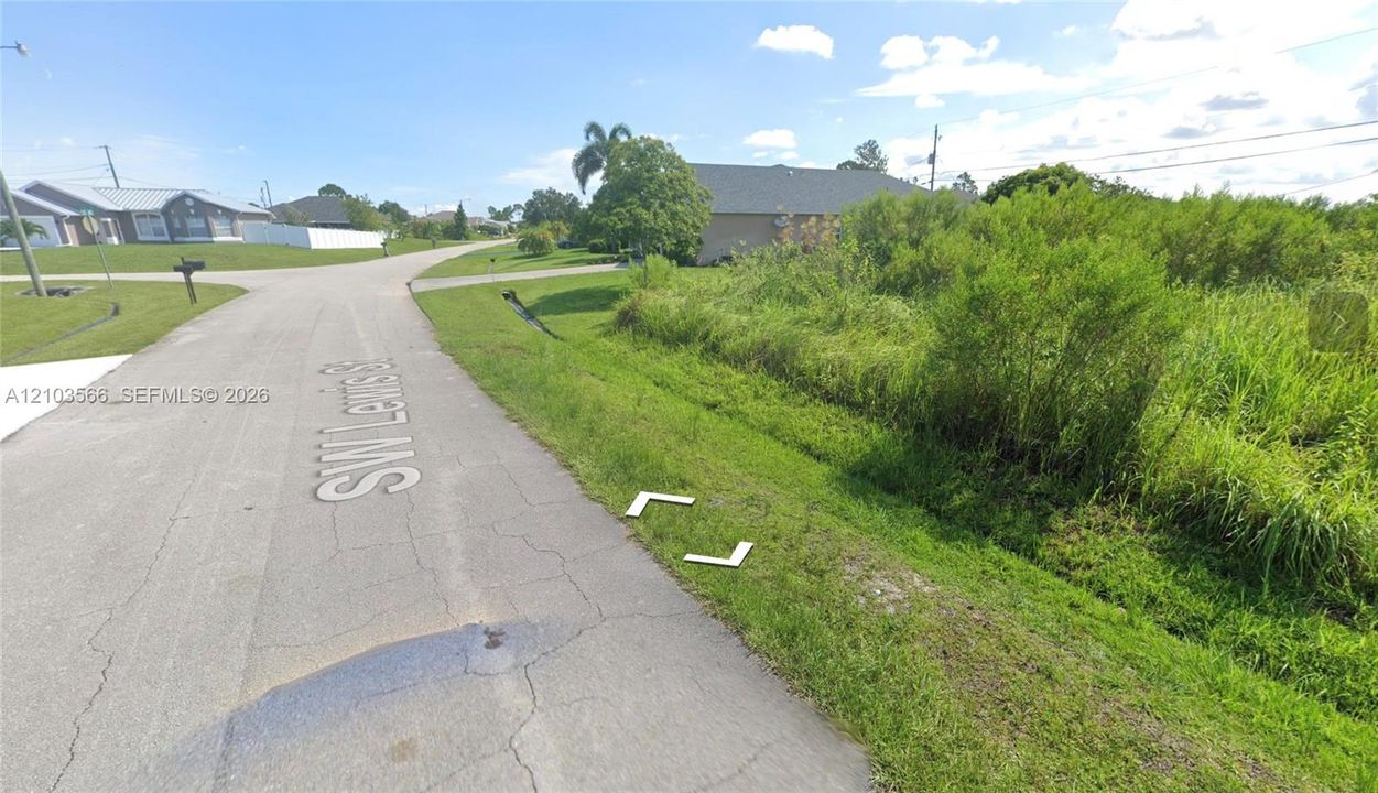 На продажу: $250,000 (0.29 acres)