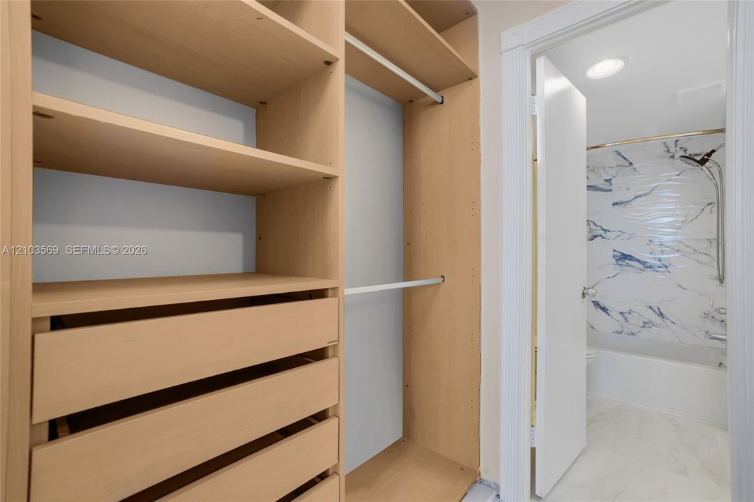 En Venta: $299,000 (2 camas, 2 baños, 1110 Pies cuadrados)