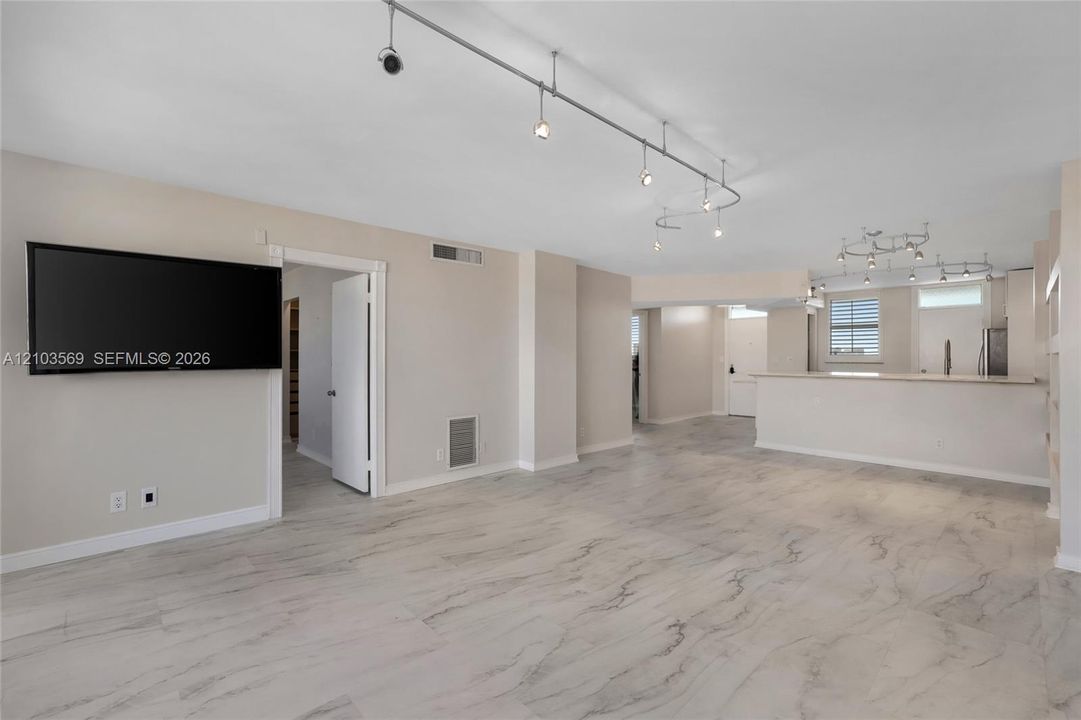 En Venta: $299,000 (2 camas, 2 baños, 1110 Pies cuadrados)